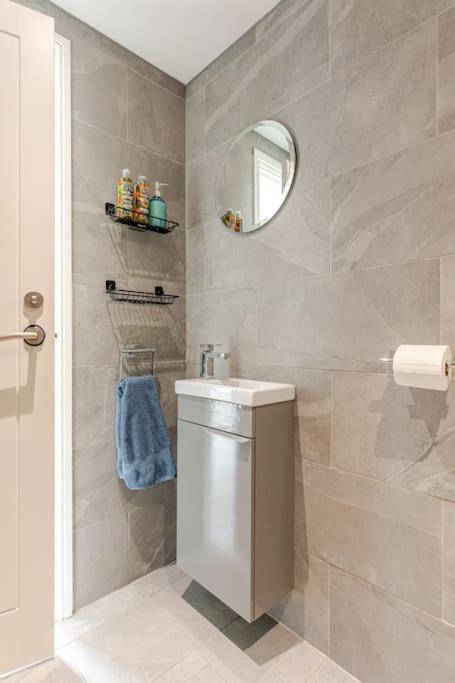 Cosy Cotswolds Retreat Near Bath & Castle Combe Apartment ชิปเพแนม ภายนอก รูปภาพ