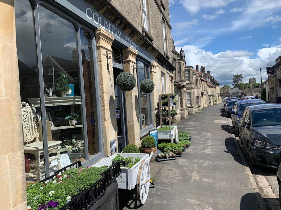 Cosy Cotswolds Retreat Near Bath & Castle Combe Apartment ชิปเพแนม ภายนอก รูปภาพ
