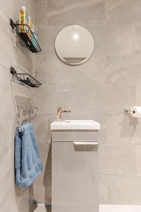 Cosy Cotswolds Retreat Near Bath & Castle Combe Apartment ชิปเพแนม ภายนอก รูปภาพ
