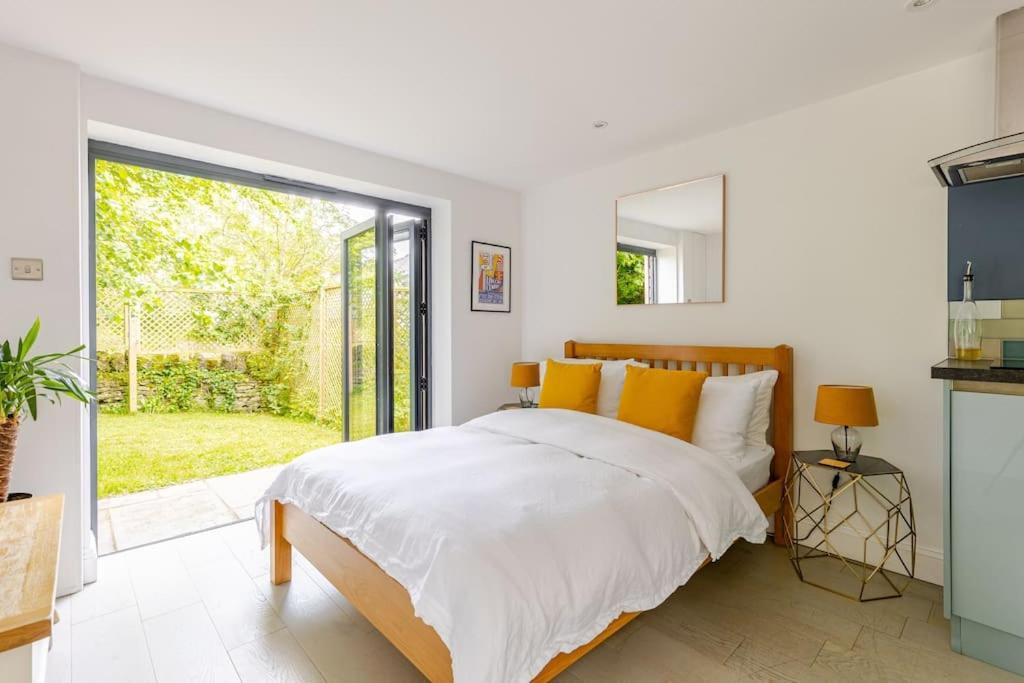 Cosy Cotswolds Retreat Near Bath & Castle Combe Apartment ชิปเพแนม ภายนอก รูปภาพ