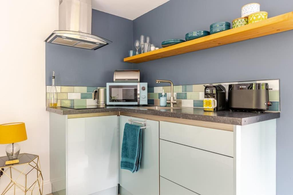 Cosy Cotswolds Retreat Near Bath & Castle Combe Apartment ชิปเพแนม ภายนอก รูปภาพ