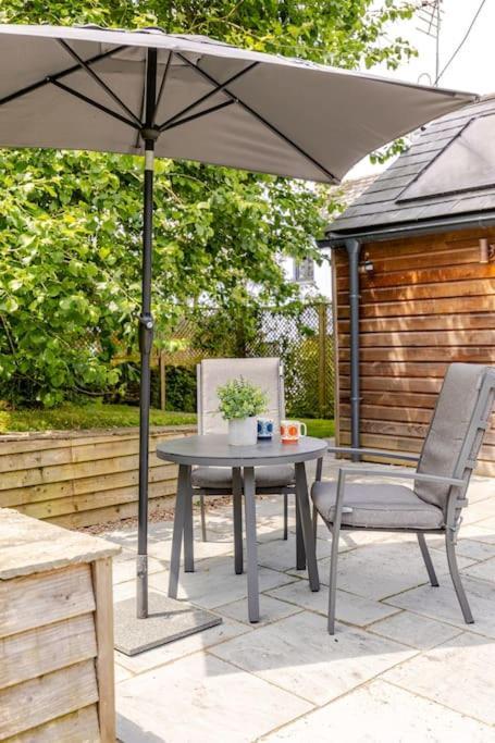 Cosy Cotswolds Retreat Near Bath & Castle Combe Apartment ชิปเพแนม ภายนอก รูปภาพ